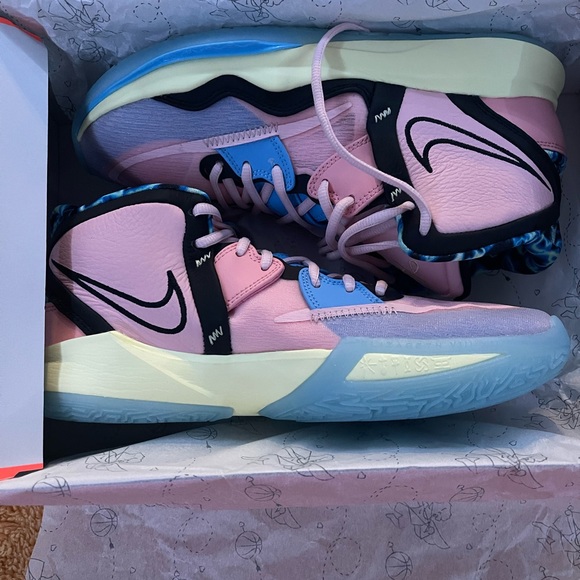 Kyrie Infinity Basketball Shoe brand new size 10.5 men’s great shoe - Picture 2 of 11